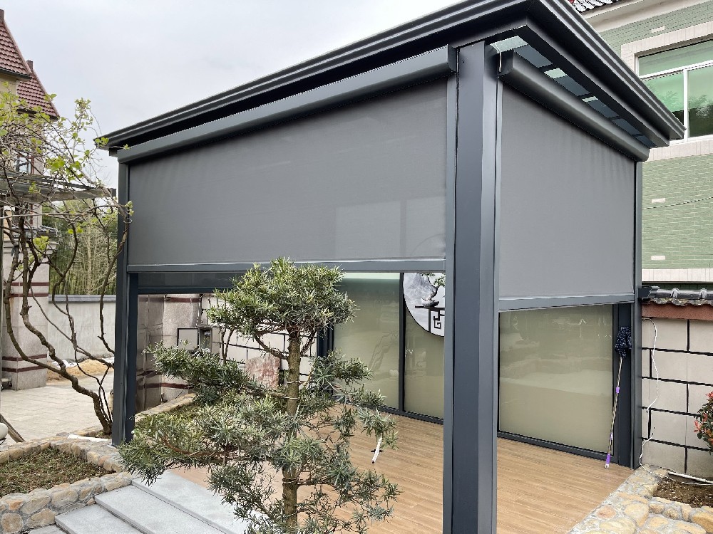 [防風卷簾·案例分享]電動防風防雨卷簾配鋁合金涼亭，您的室外第三空間！