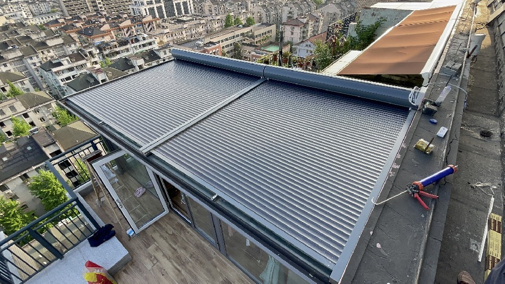 [鋁合金天幕·案例分享] 杭州某小區露臺陽光房電動鋁合金天幕