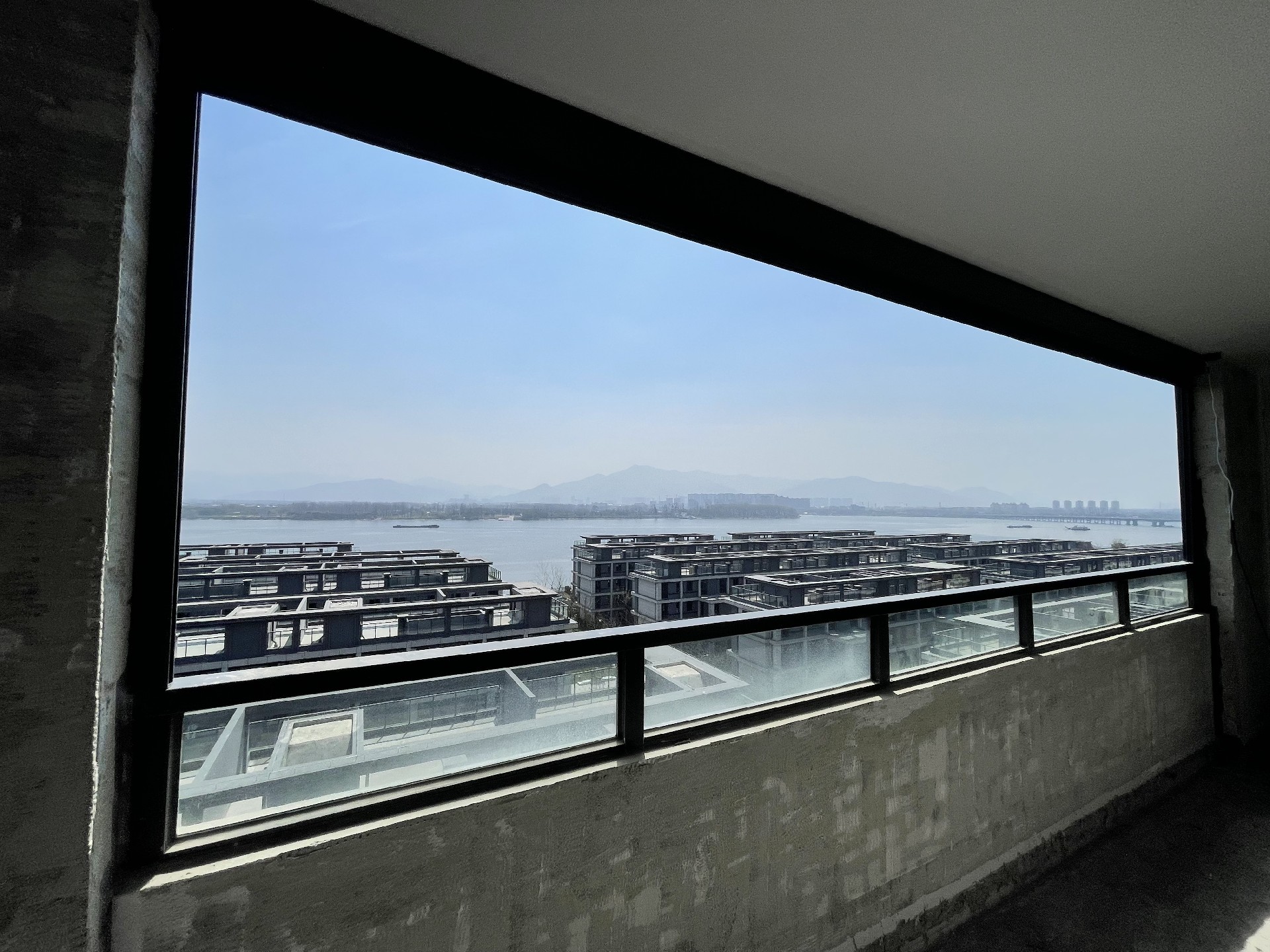 陽光城 西郊半島防風(fēng)卷簾案例