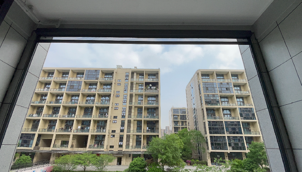 杭州中南未來里大型防風(fēng)卷簾